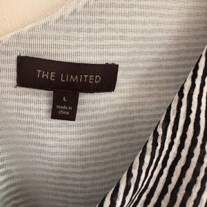 The Limited one shoulder blouse
Like new
Black and white